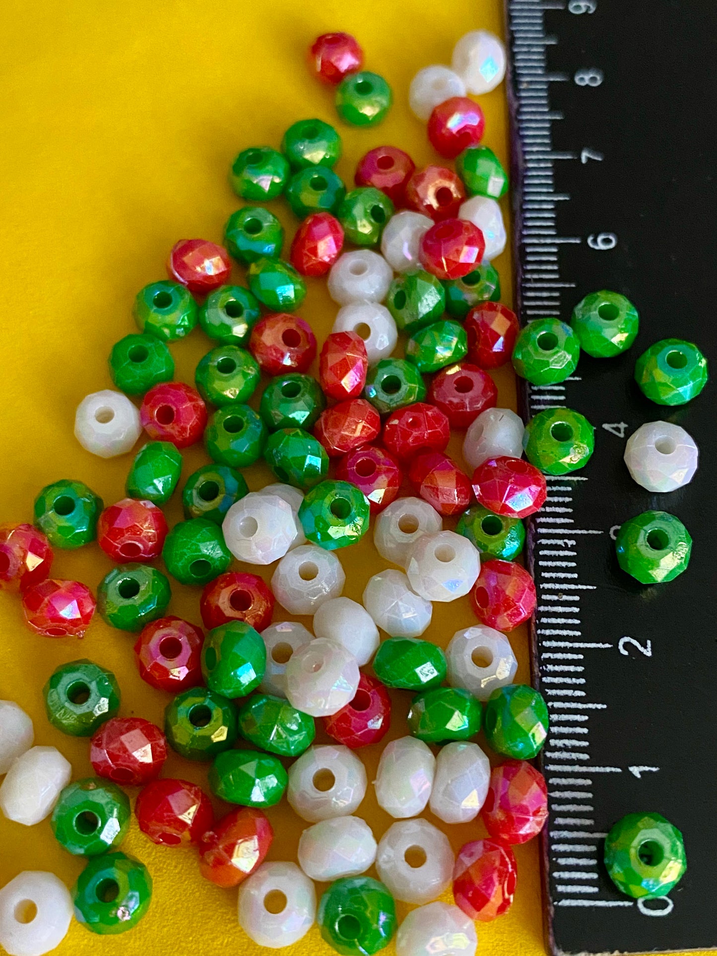 100 x Red White Green Multi facetted Beads 6mm