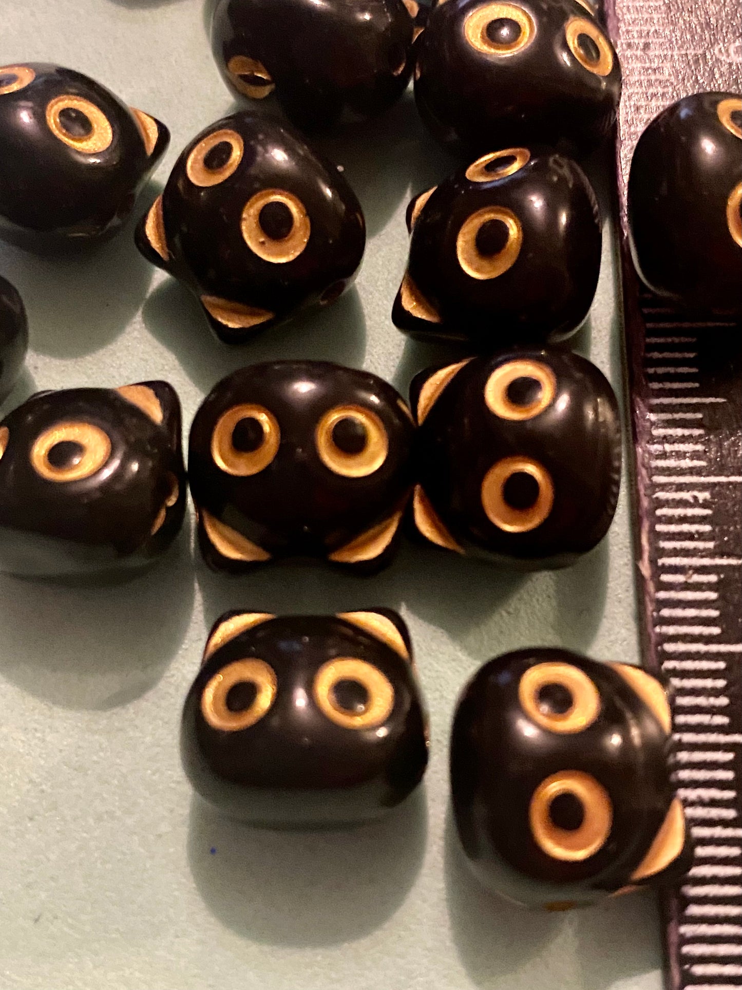 15 Black and Gold Cat Head Beads suitable for jewellery and crafting