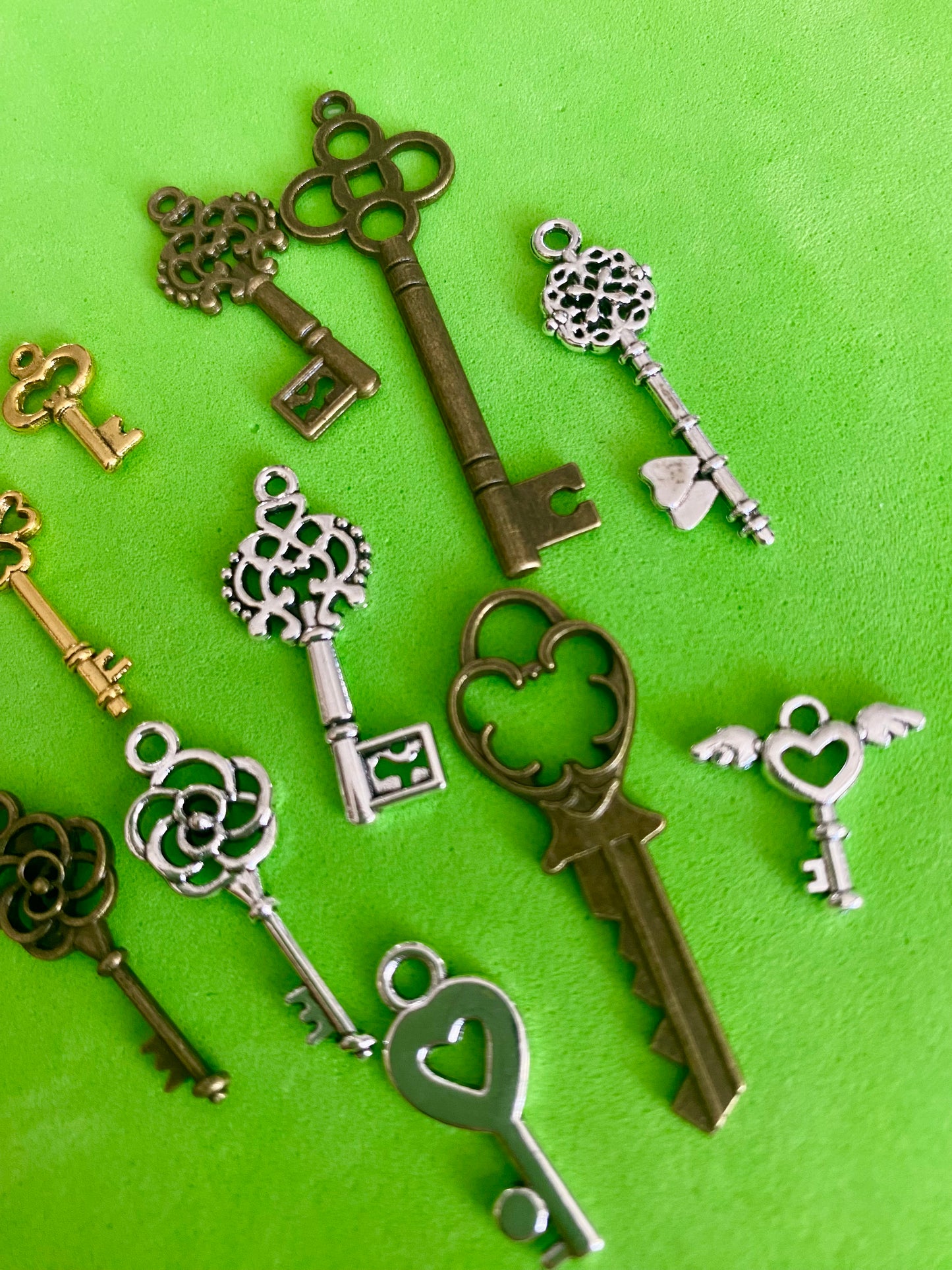 11 x Assorted Key charms