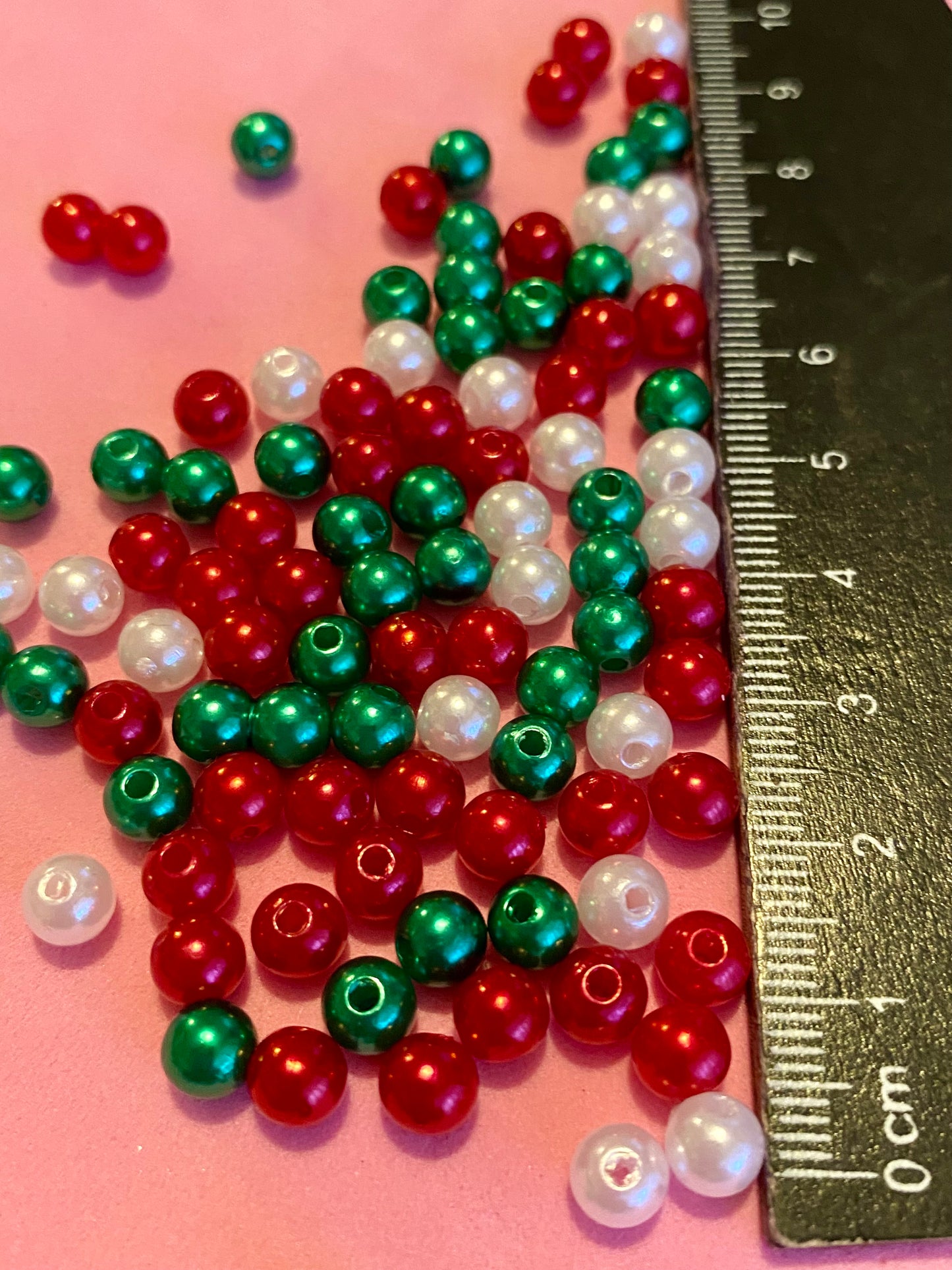 100 x Pearl Look Red Green White Beads 6mm