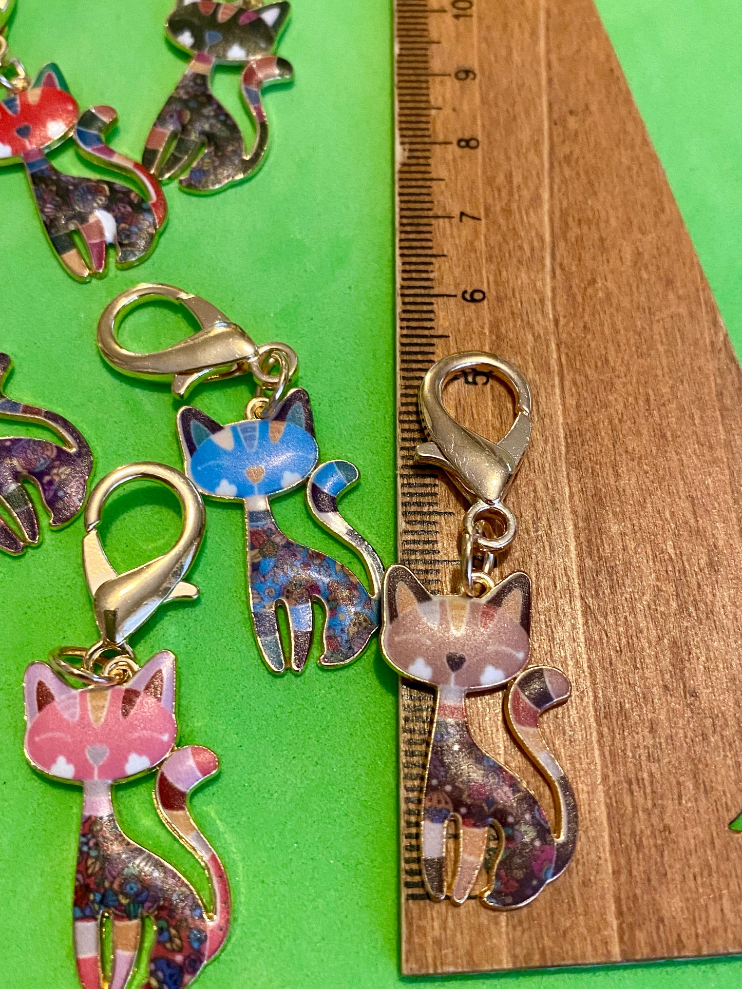 6 x Lobster Claw Cat Charms 50mm