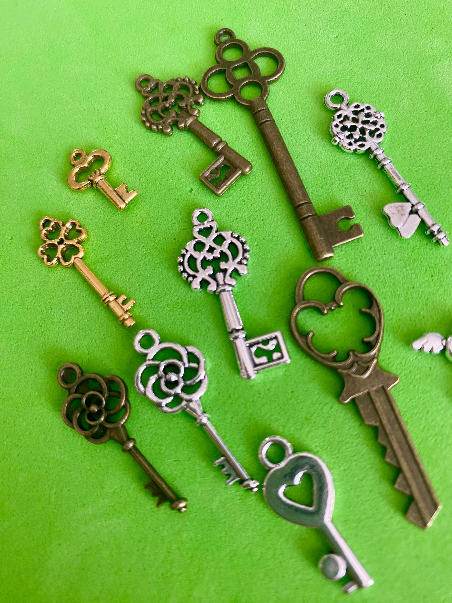 11 x Assorted Key charms