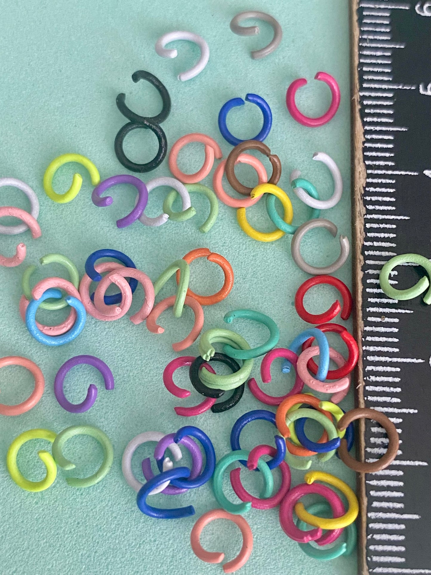 50 x Multicoloured Split Rings 8mm