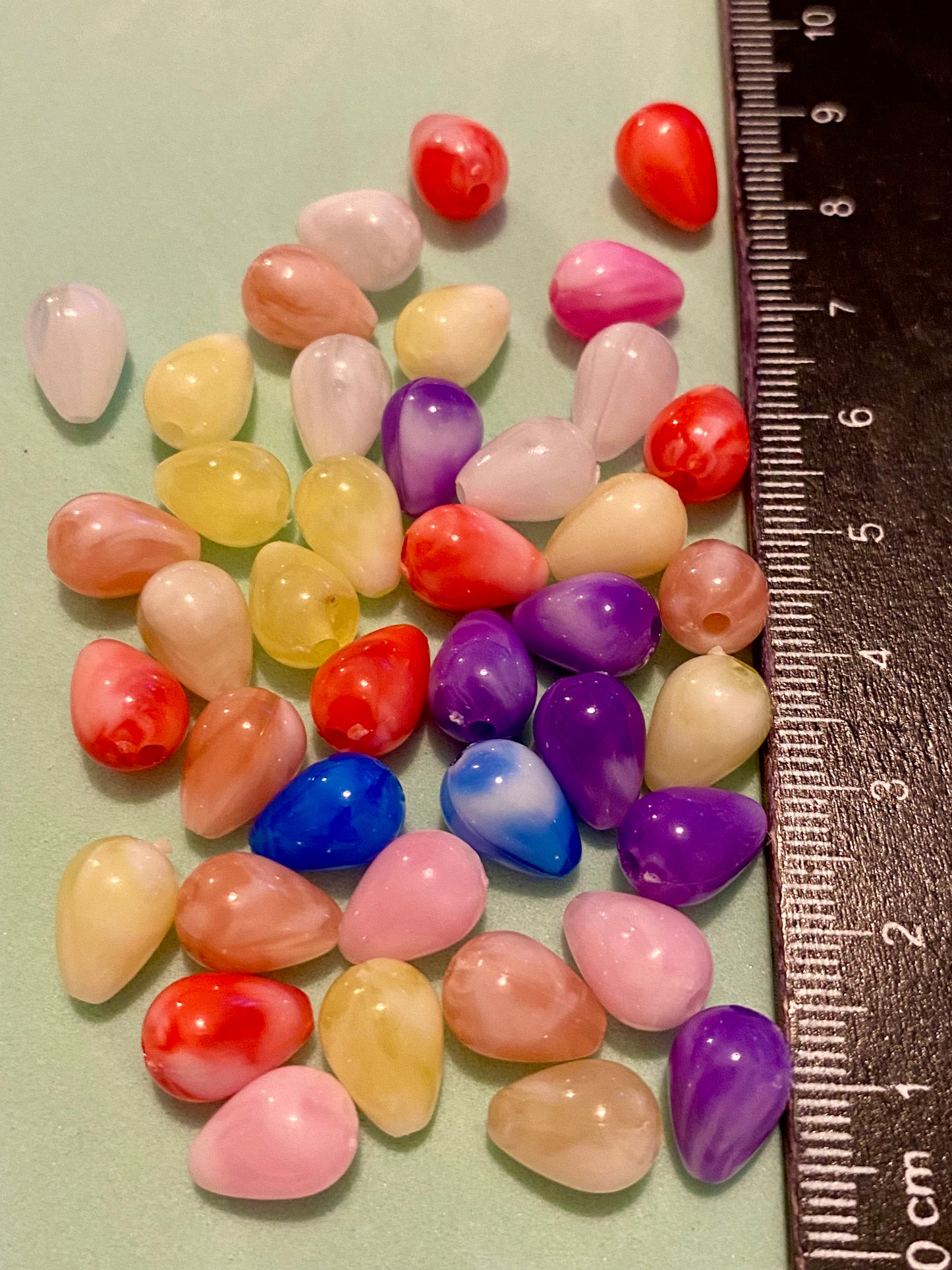 40 x Tear Drop Shaped Assorted Coloured Beads