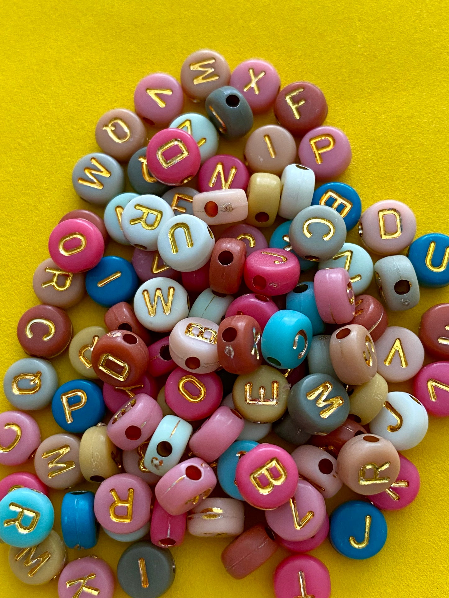 100 x 6m Letter Beads Suitable for Diy Jewellery Making