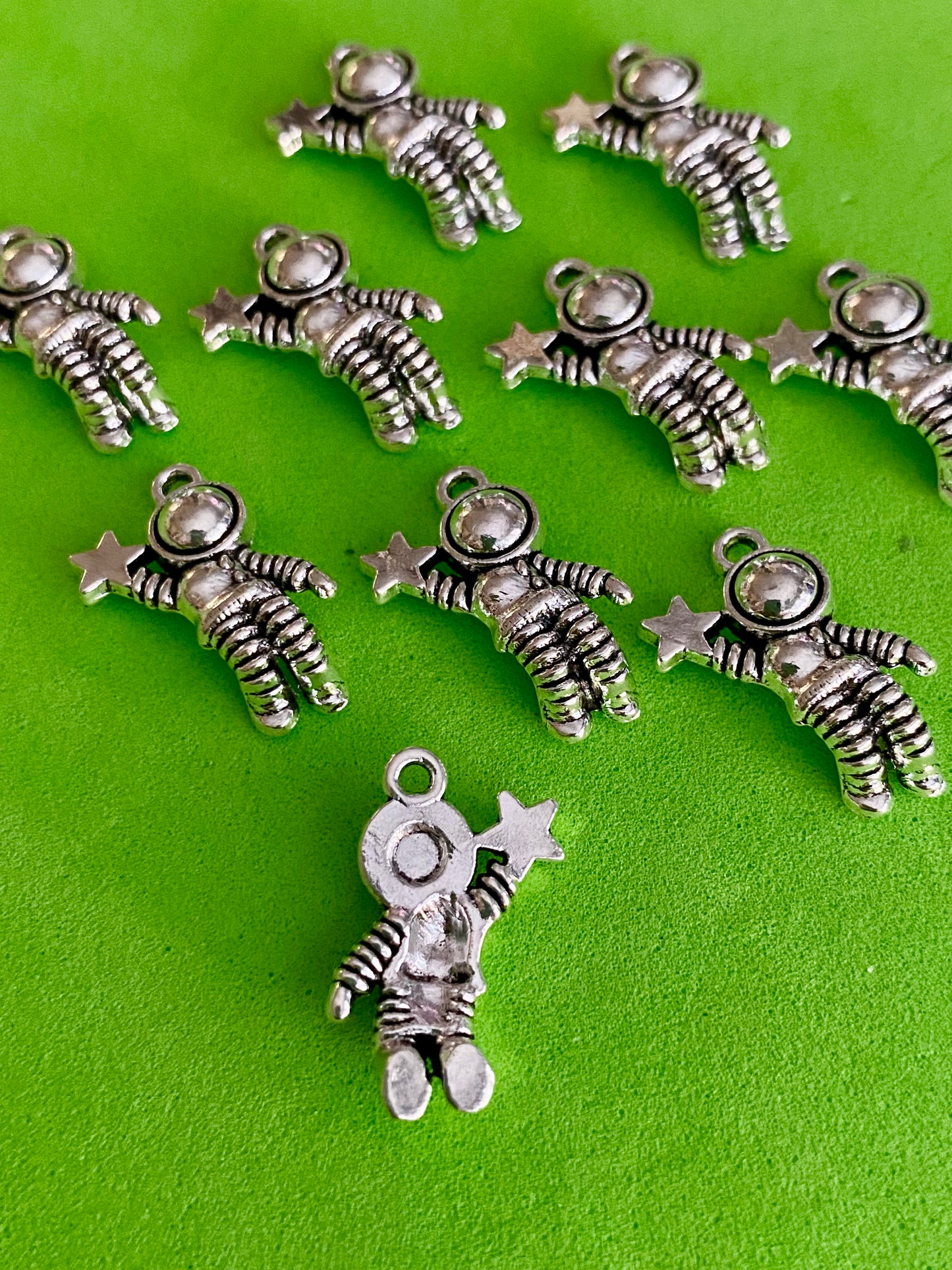 10 Astronaut Charms 20mm