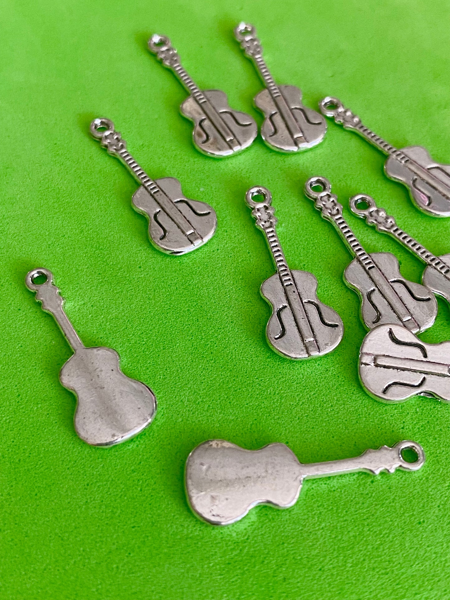 10 x Silver Coloured Guitar Charms