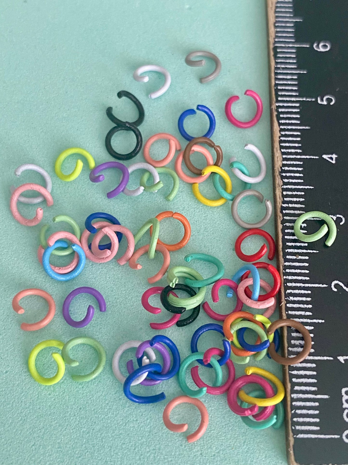 50 x Multicoloured Split Rings 8mm