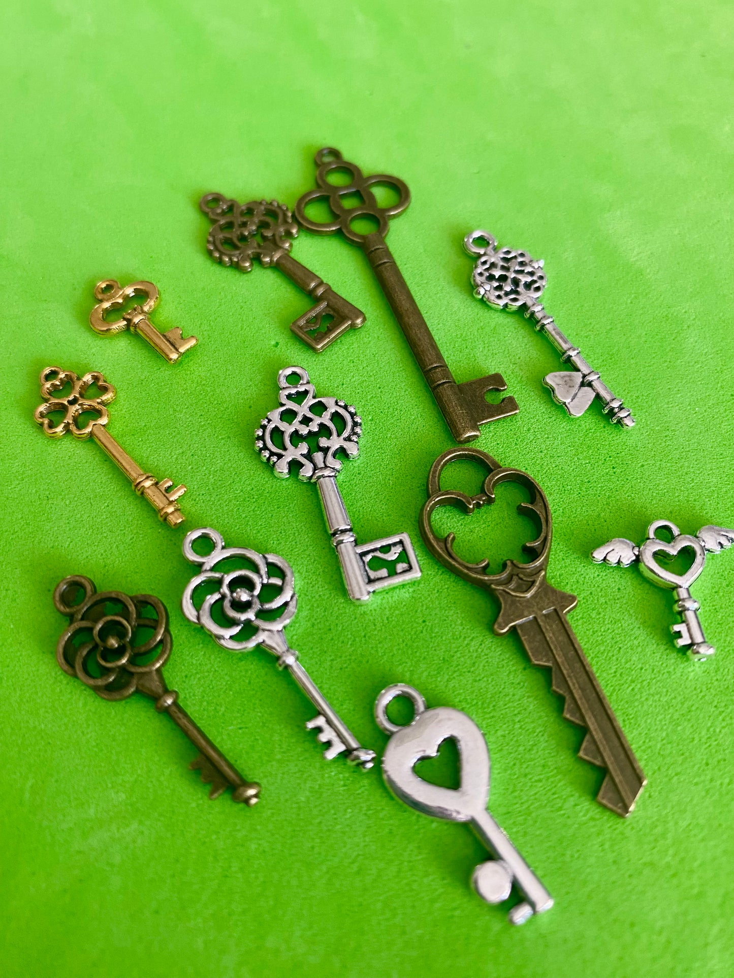 11 x Assorted Key charms