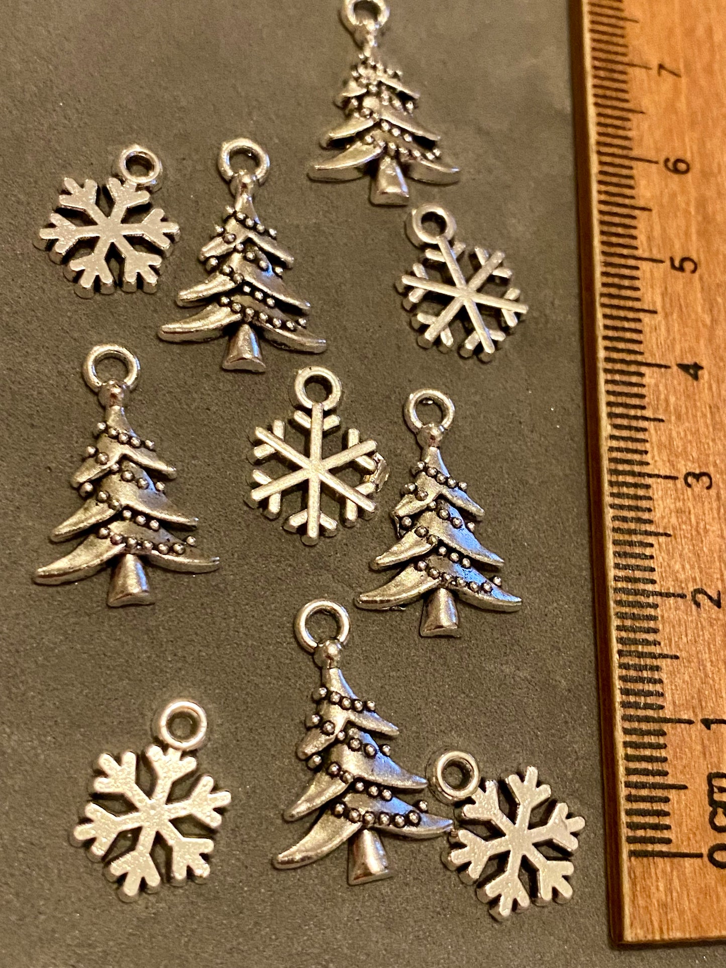 10 x Tree and Snowflake Charms