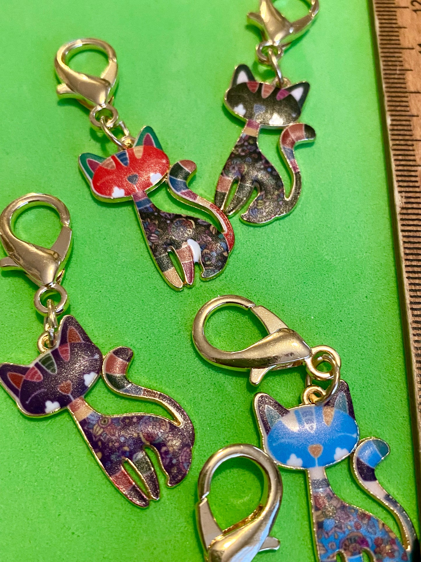 6 x Lobster Claw Cat Charms 50mm