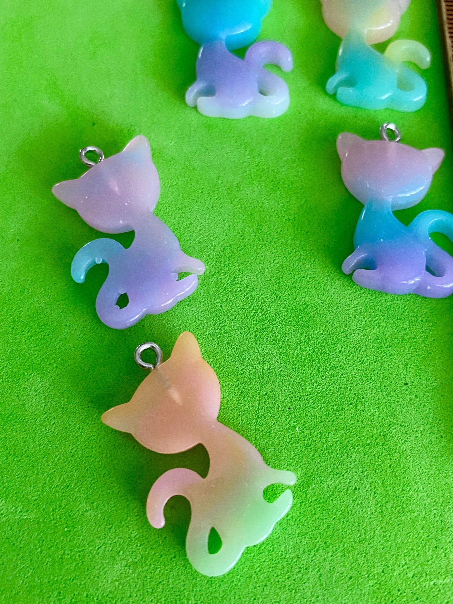 5 Assorted Coloured Cat Charms 2 Options