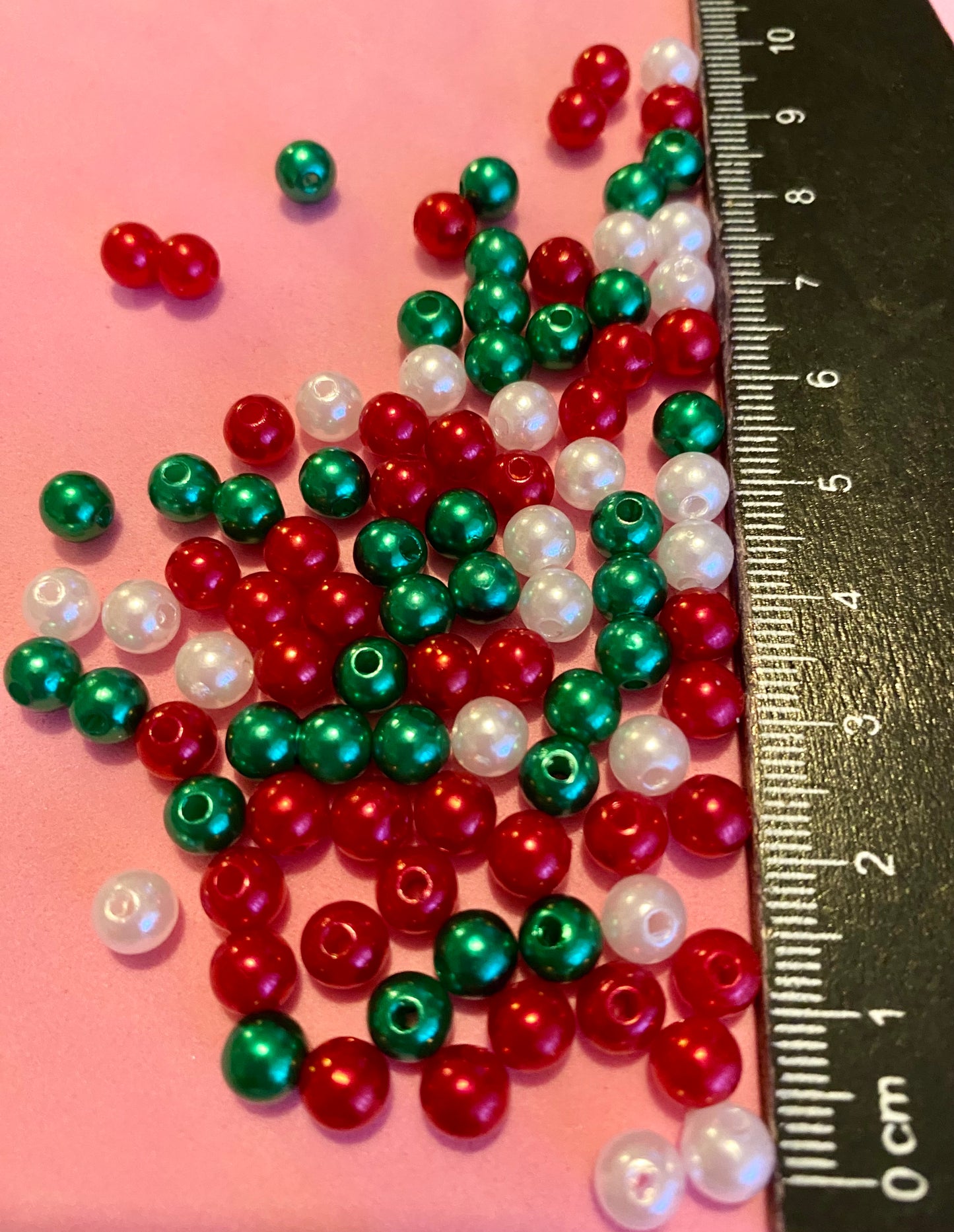 100 x Pearl Look Red Green White Beads 6mm