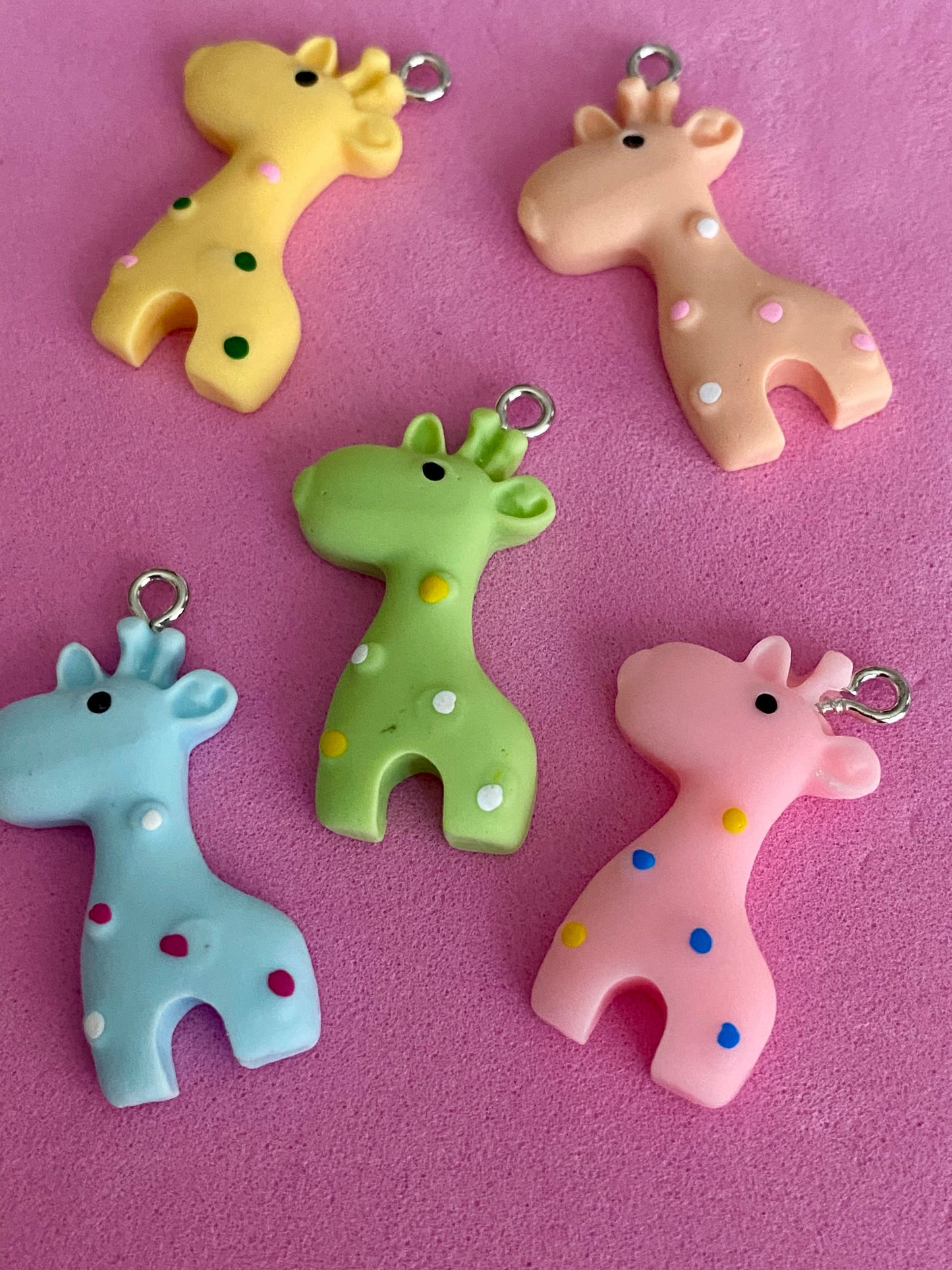 5 x Assorted Pastel Coloured Giraffe Charms