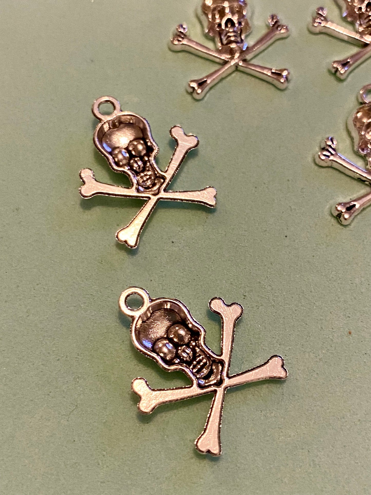 7 X Skull and Crossbones Charms 23mm