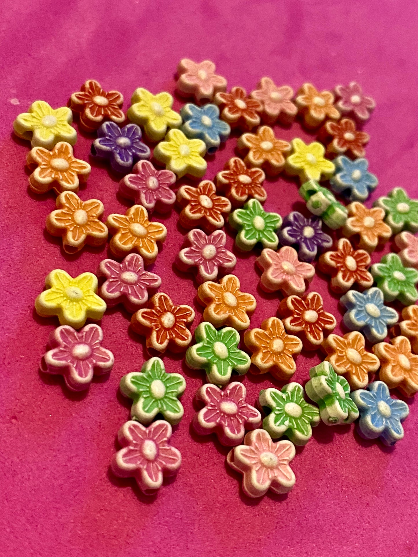 50 x Assorted Coloured Flower Beads 8mm