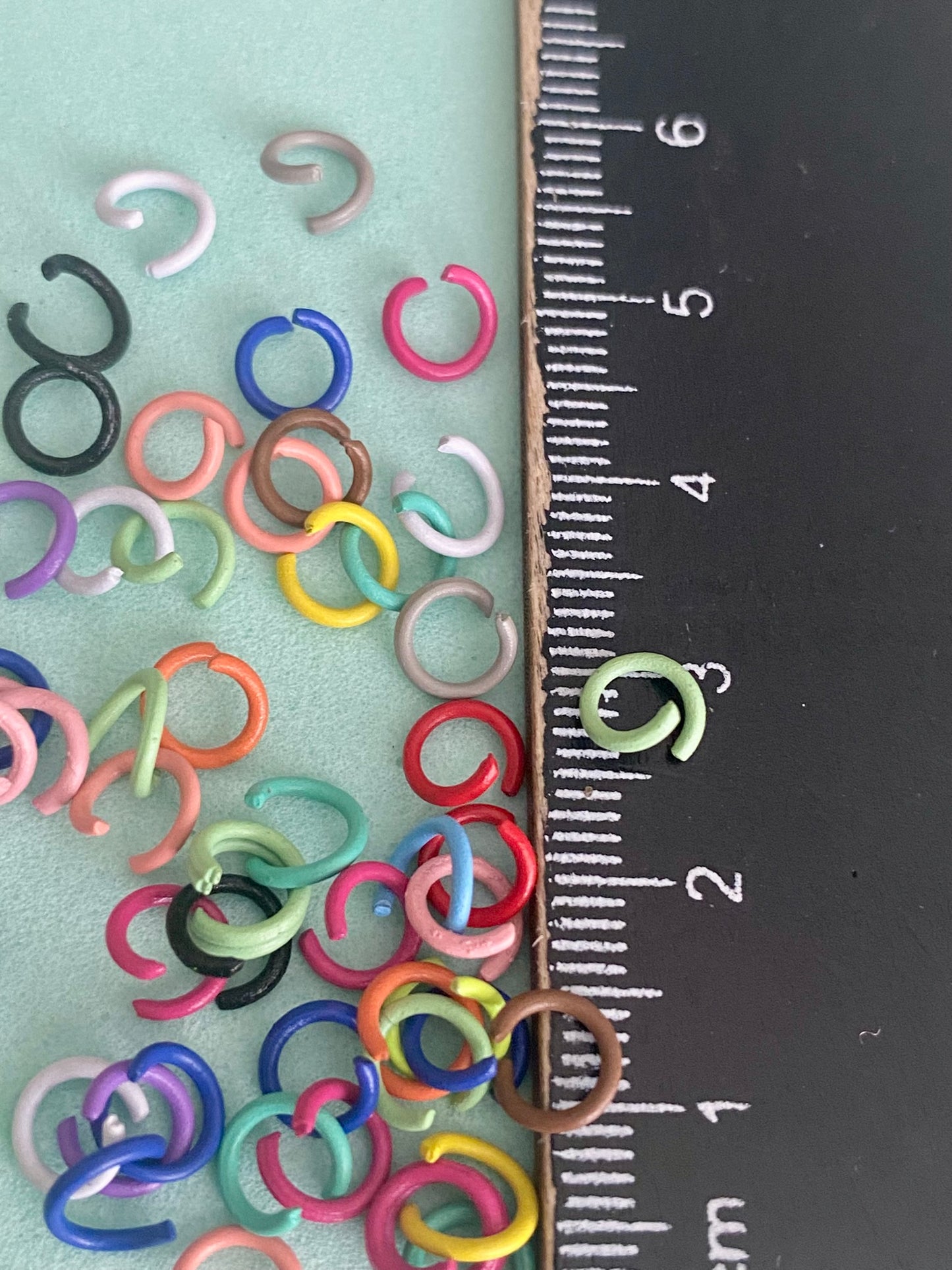 50 x Multicoloured Split Rings 8mm