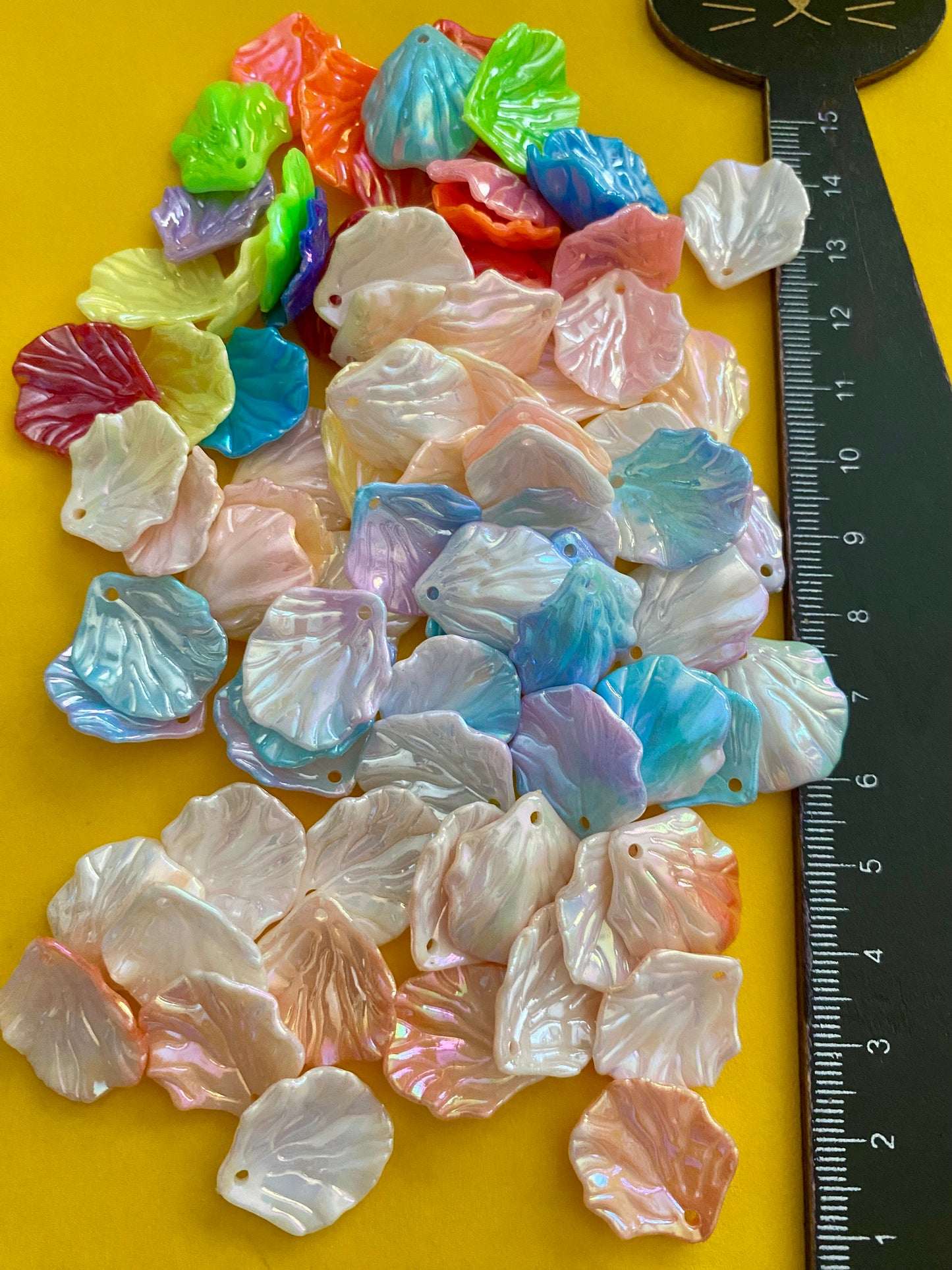 20 Assorted Coloured Leaf Beads 4 Choices Suitable for all Jewellery and Crafting .