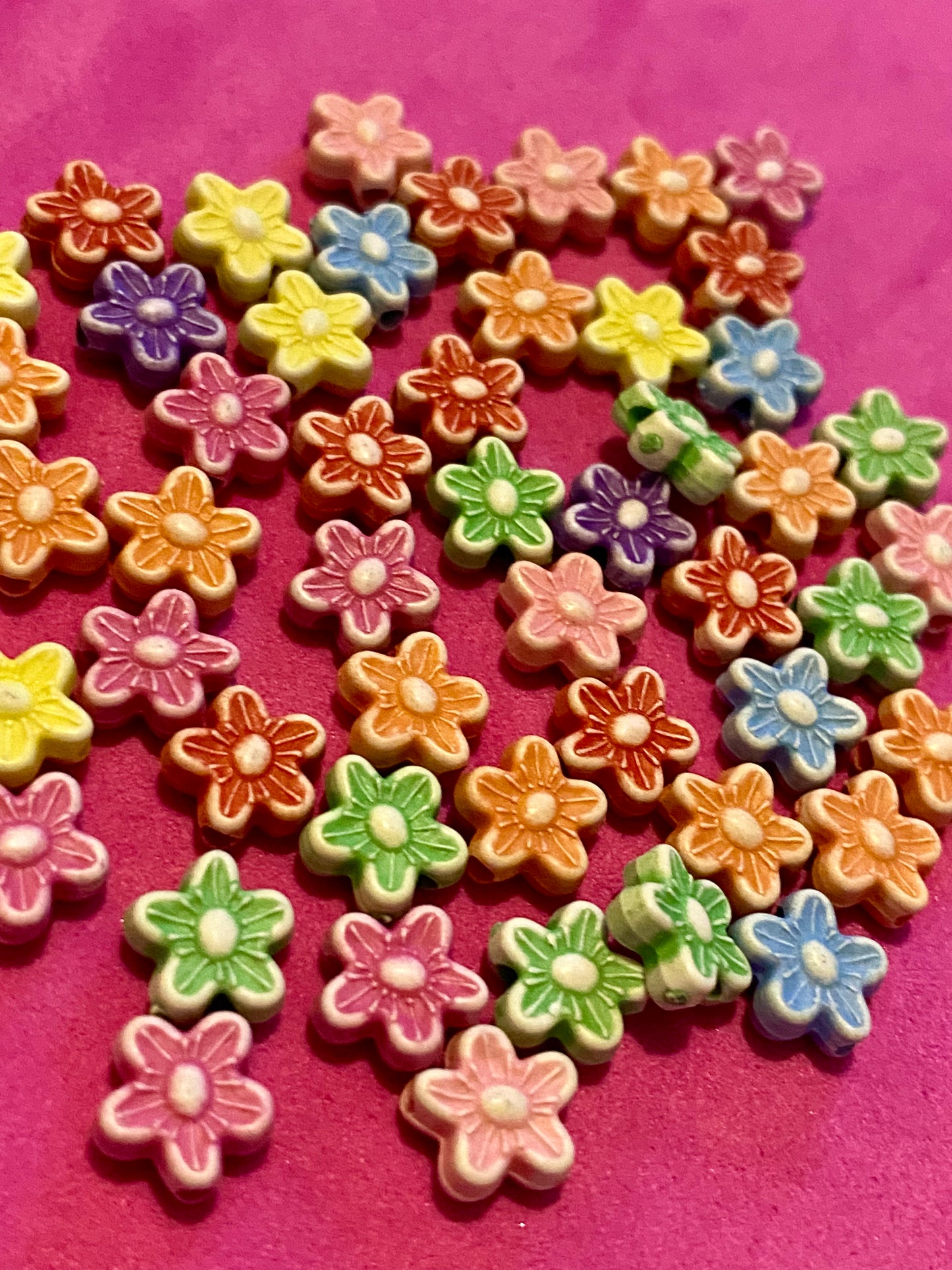 50 x Assorted Coloured Flower Beads 8mm