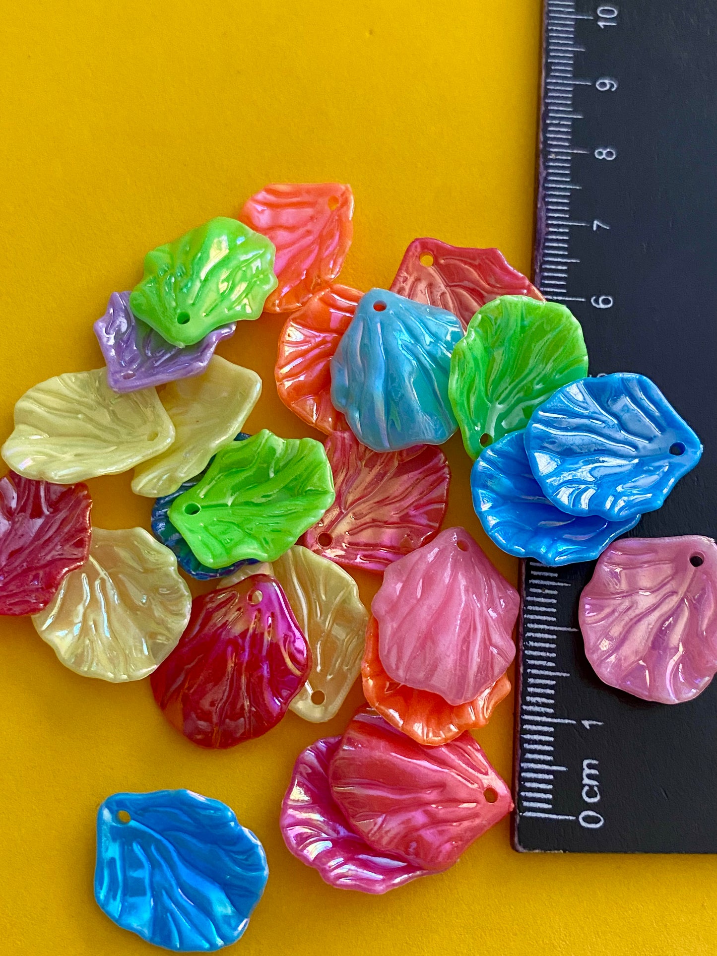 20 Assorted Coloured Leaf Beads 4 Choices Suitable for all Jewellery and Crafting .