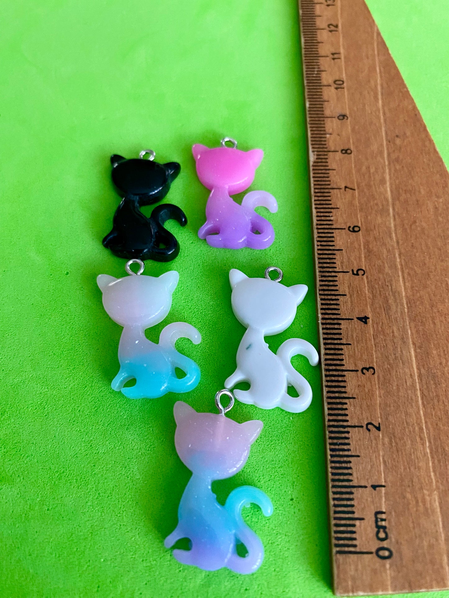 5 Assorted Coloured Cat Charms 2 Options