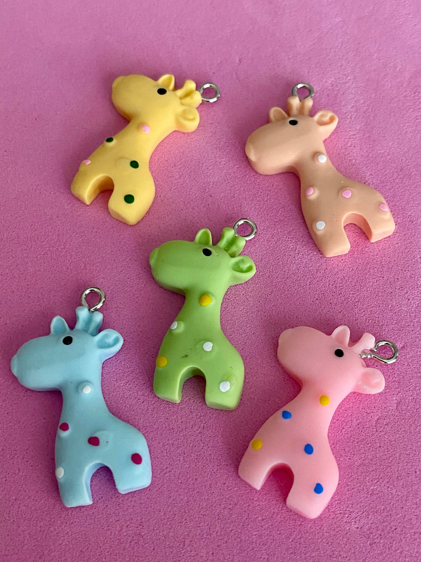 5 x Assorted Pastel Coloured Giraffe Charms