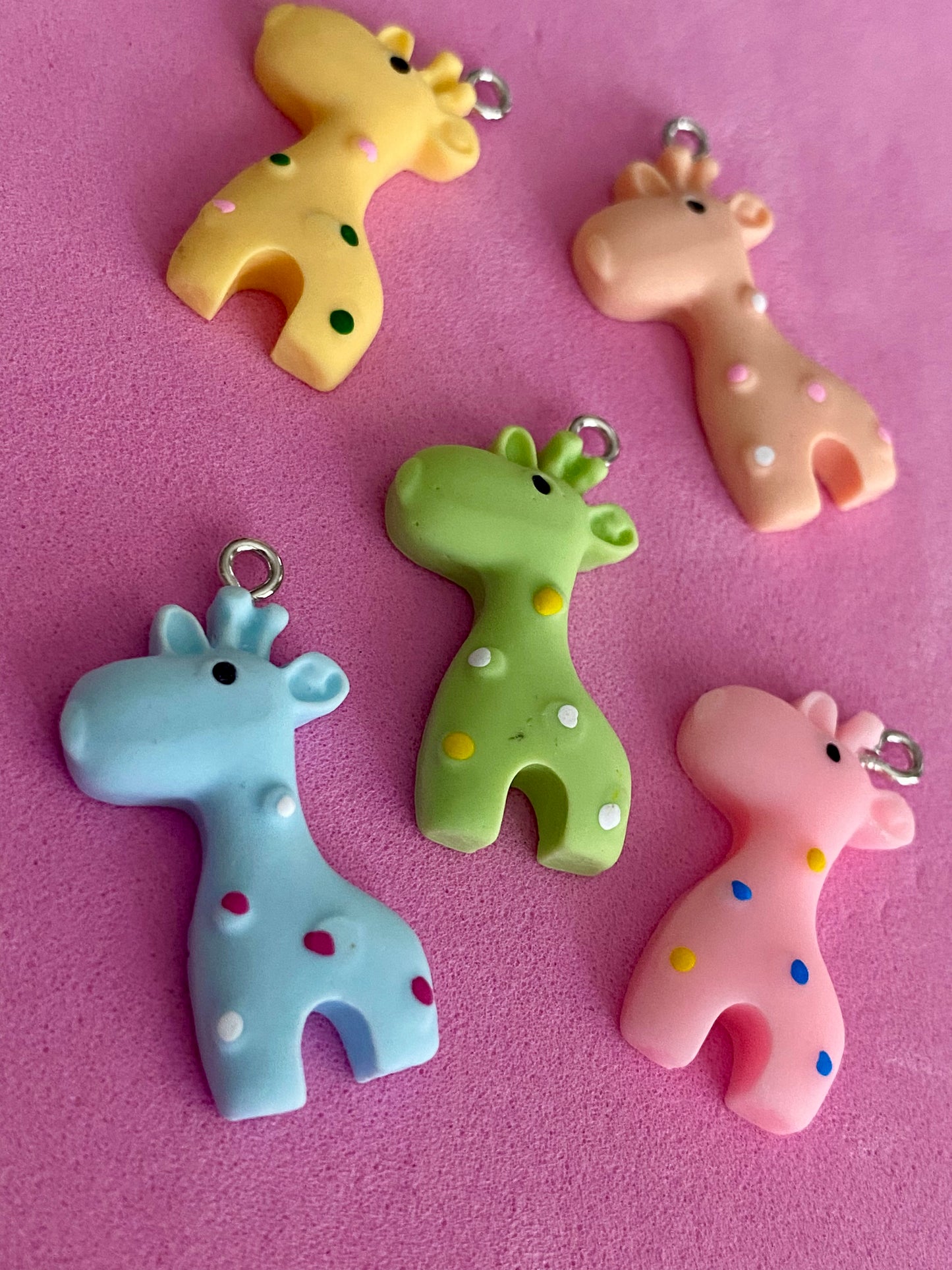 5 x Assorted Pastel Coloured Giraffe Charms