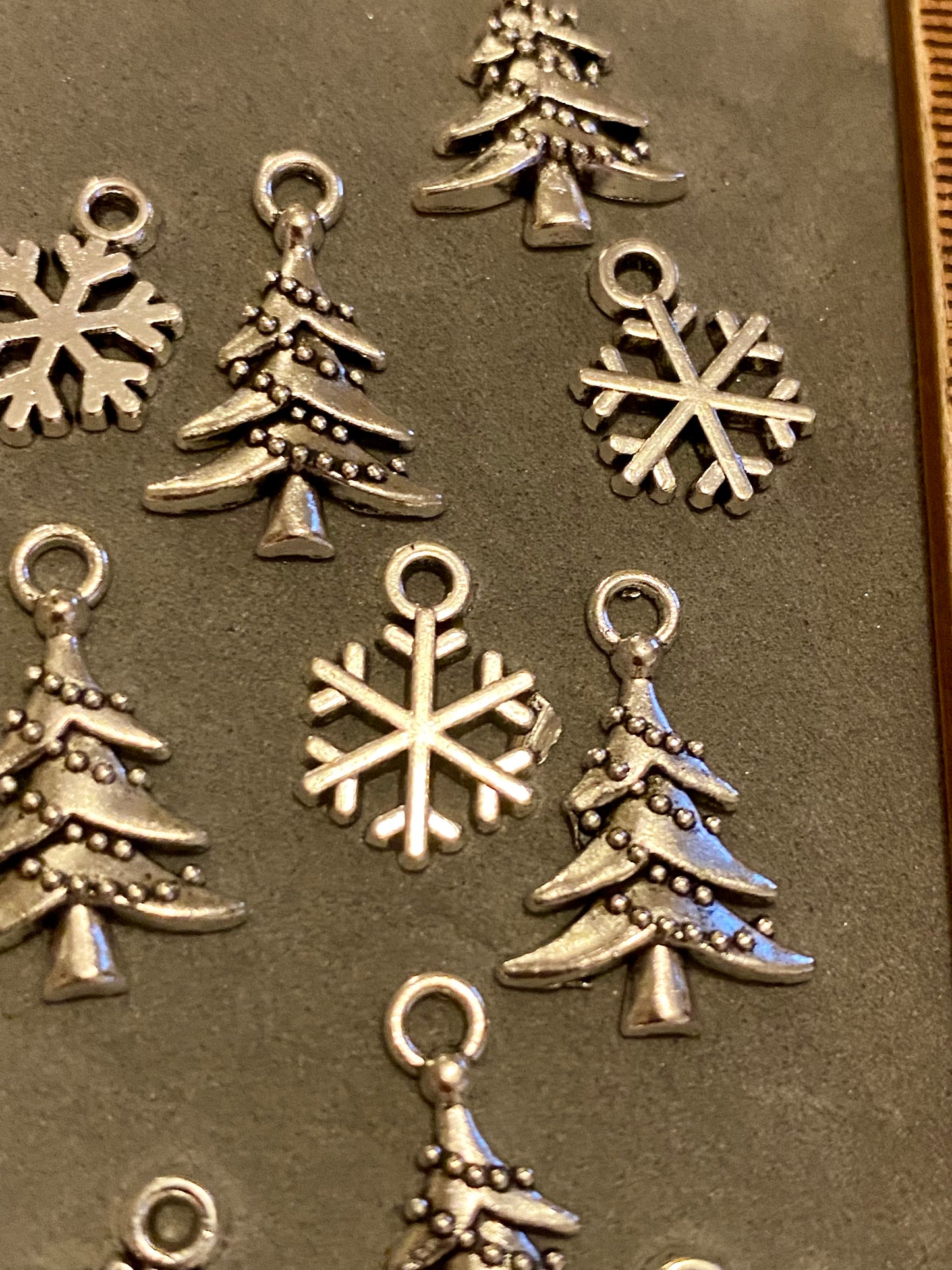 10 x Tree and Snowflake Charms