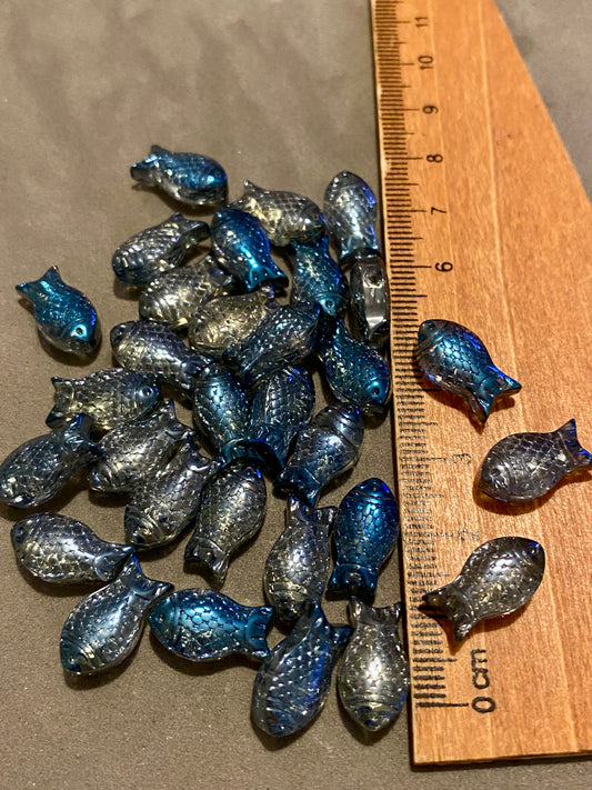 30 Glass Fish Shape Beads 15mm Length