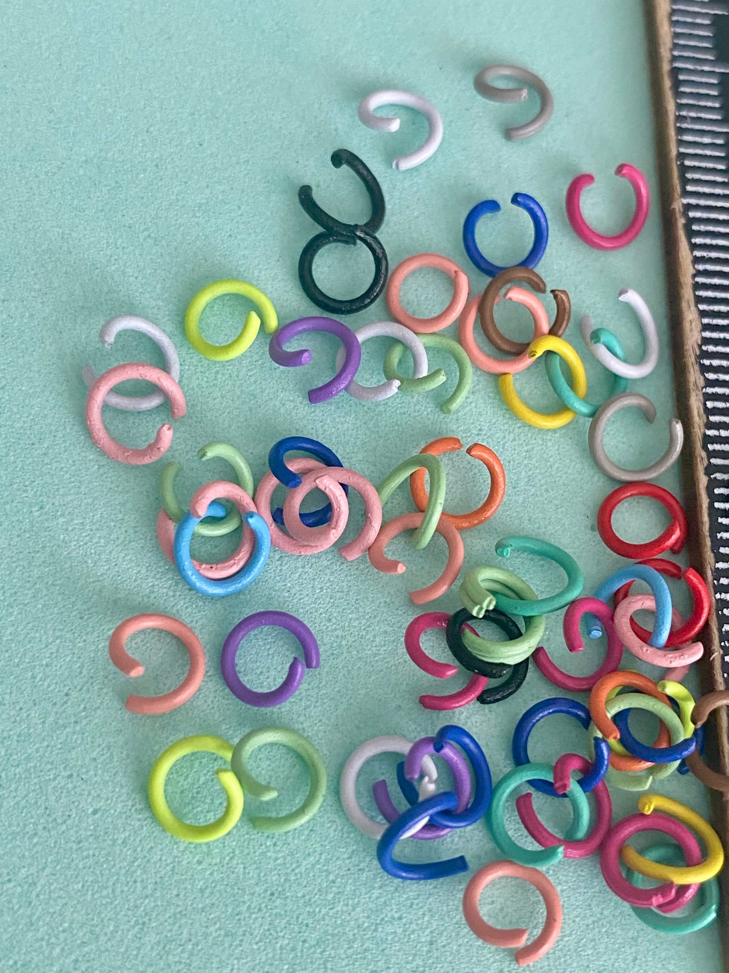 50 x Multicoloured Split Rings 8mm