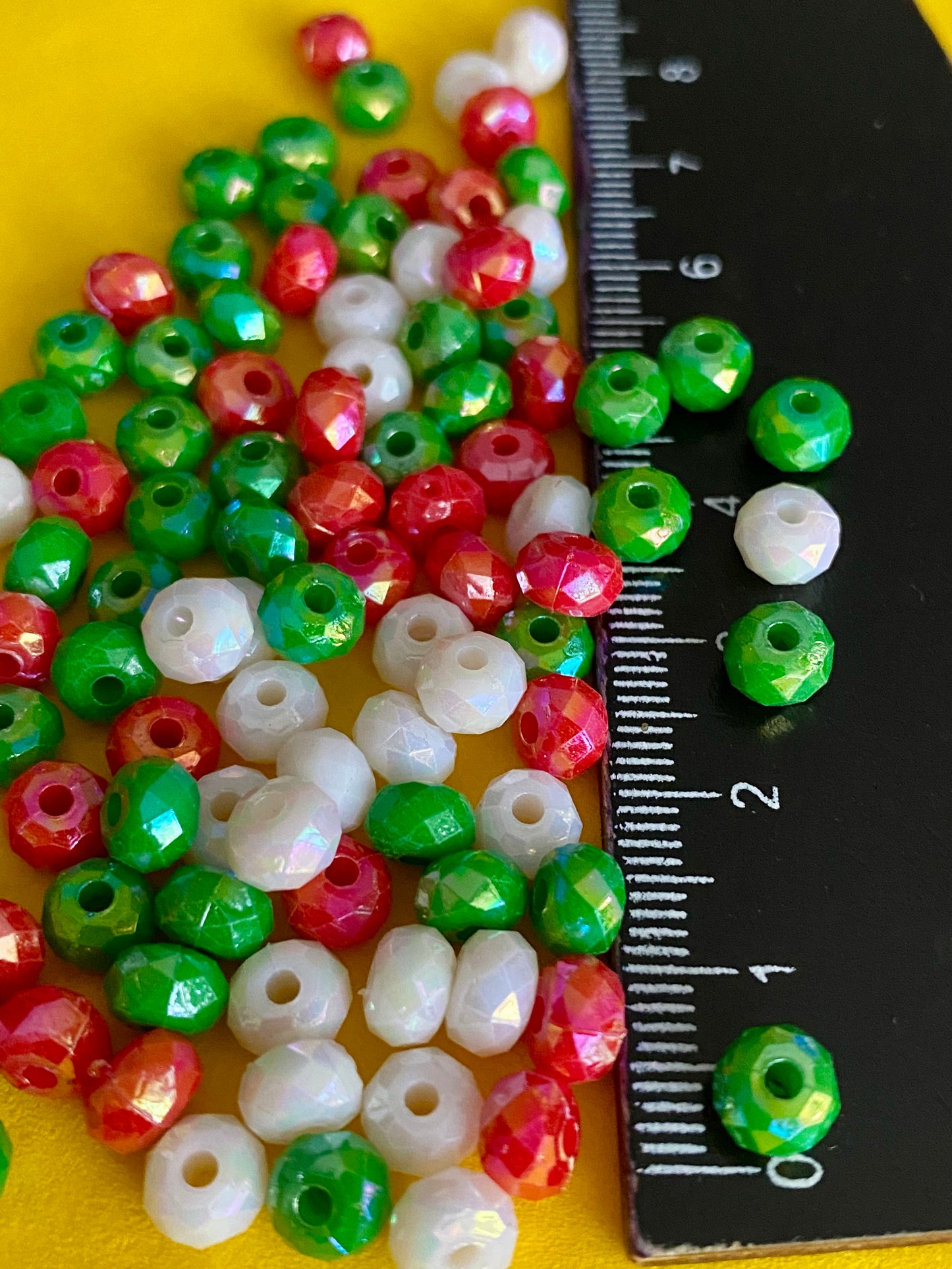 100 x Red White Green Multi facetted Beads 6mm