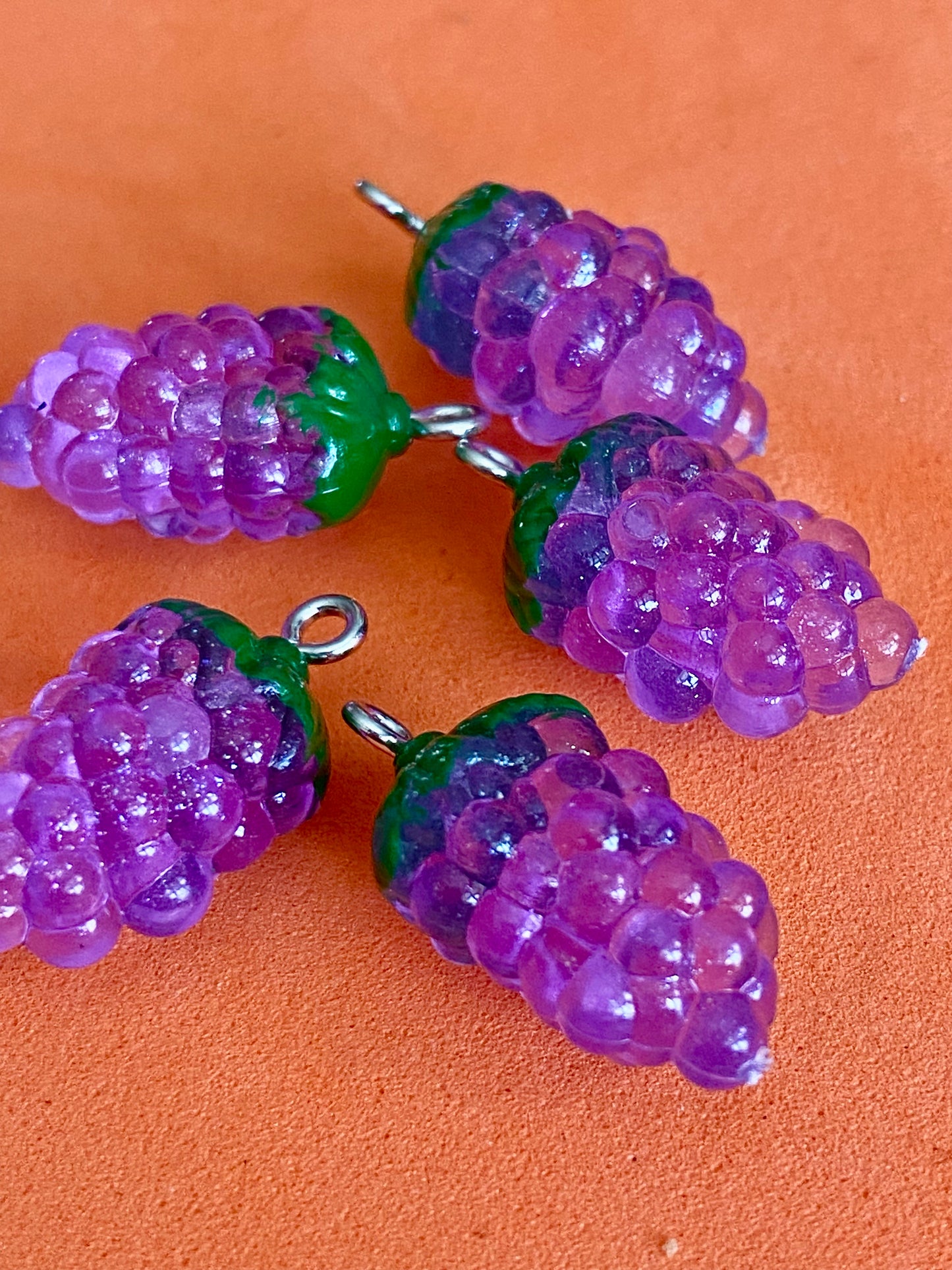 5 x Acrylic Grape Charms