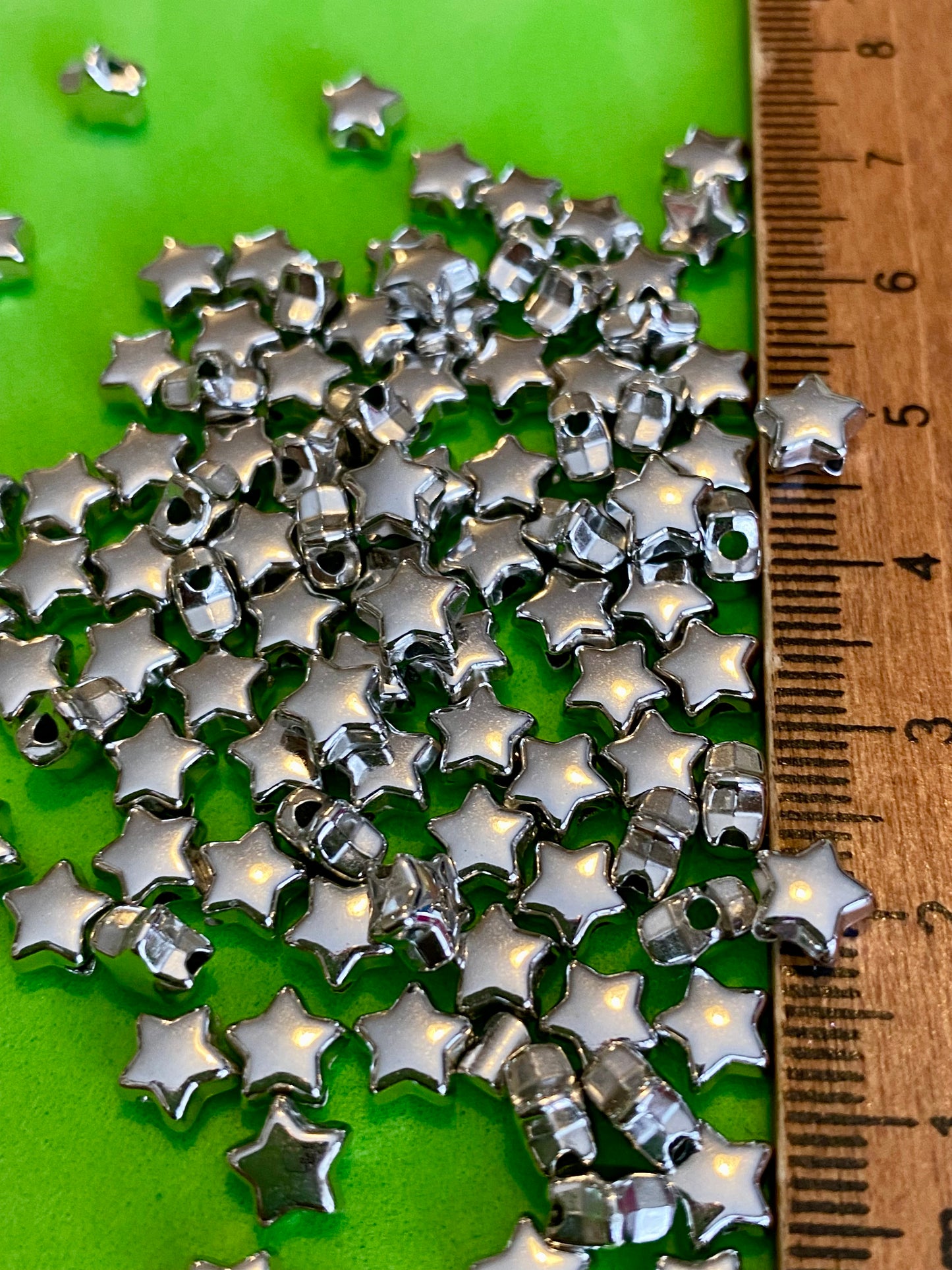 100 x 6mm Star Beads Gold Or silver Coloured