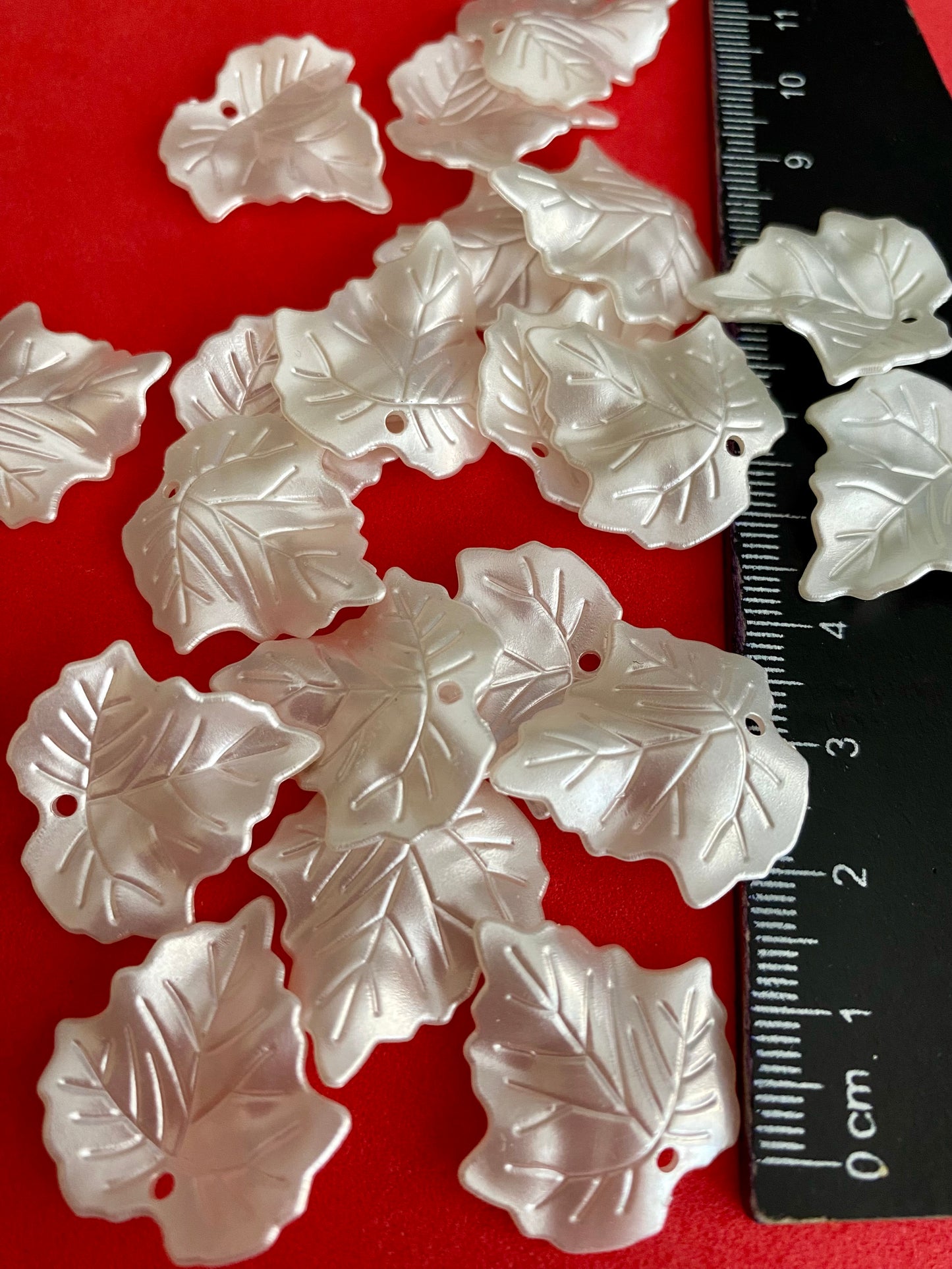 20 x 25mm Faux Pearl Look Leaf Beads Suitable for jewellery making Crafting .