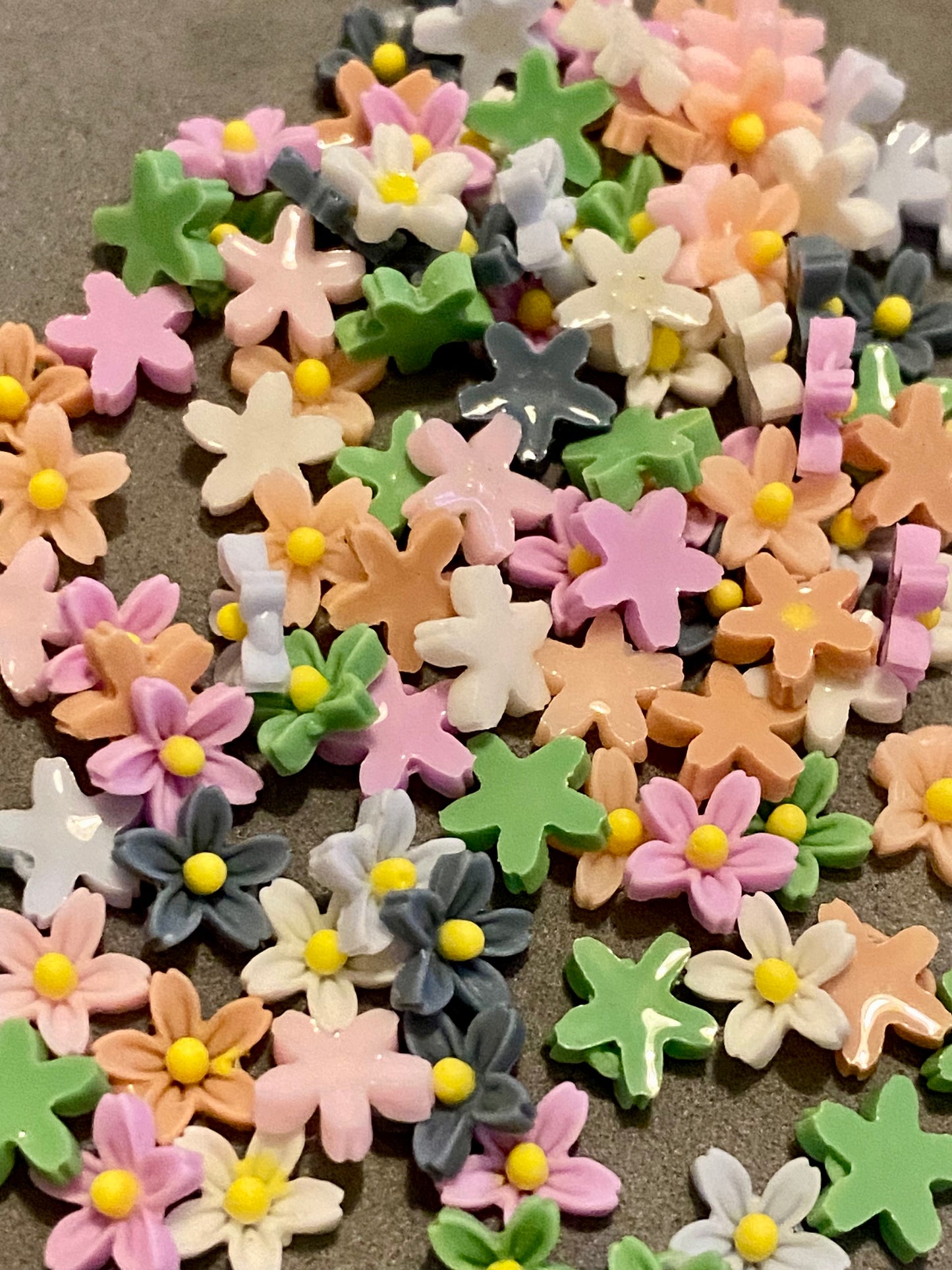 100 x 6mm Multicoloured Flower Embellishments